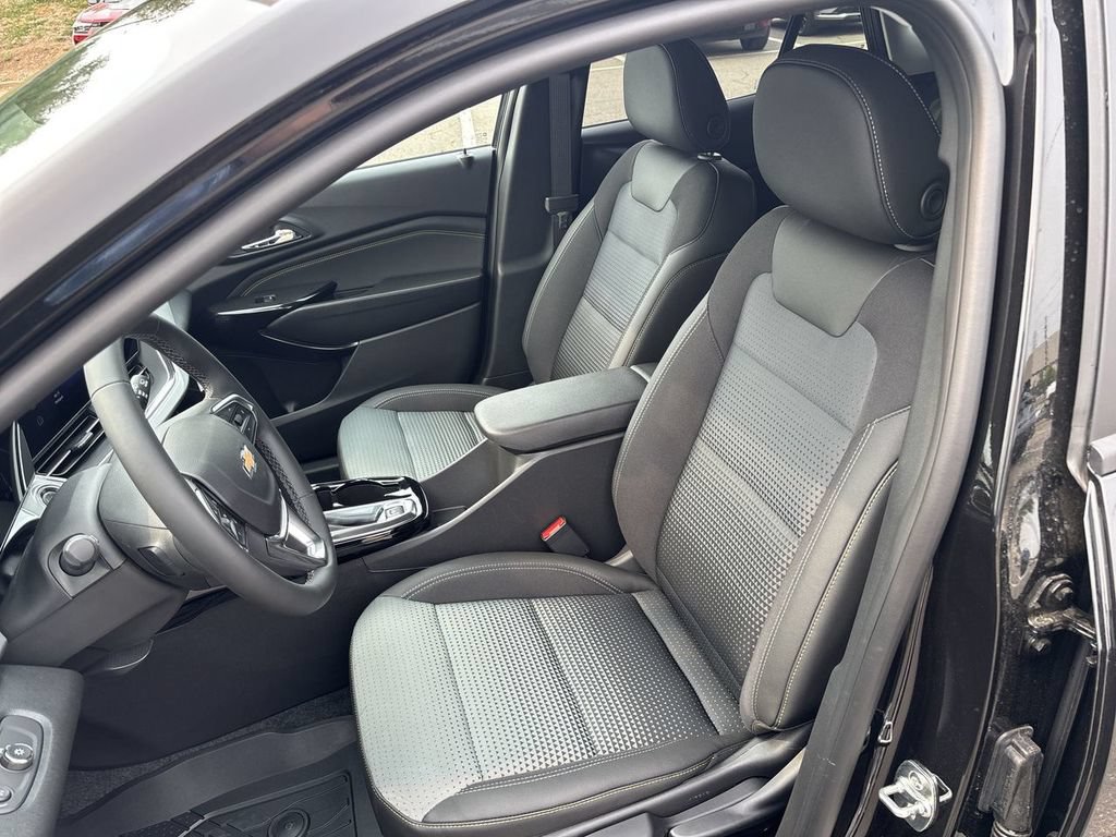 New 2026 Chevrolet Trax LT w/ Driver Confidence Package FWD image 18