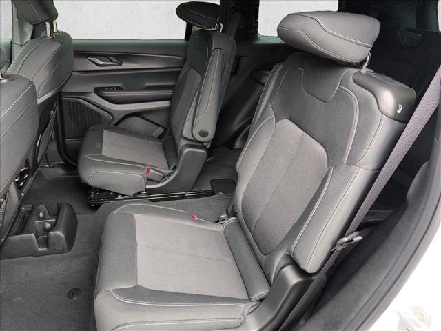 Used 2025 Jeep Grand Cherokee L Laredo RWD image 20