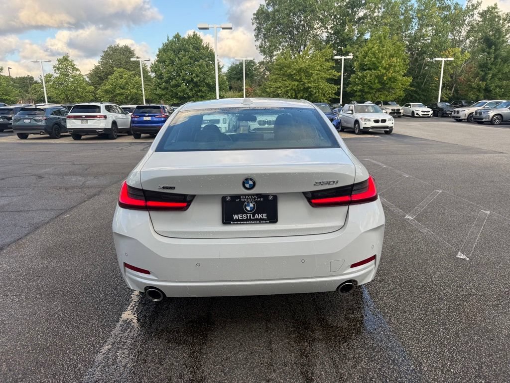 Used 2024 BMW 330i xDrive Sedan w/ Premium Package AWD/4WD image 4