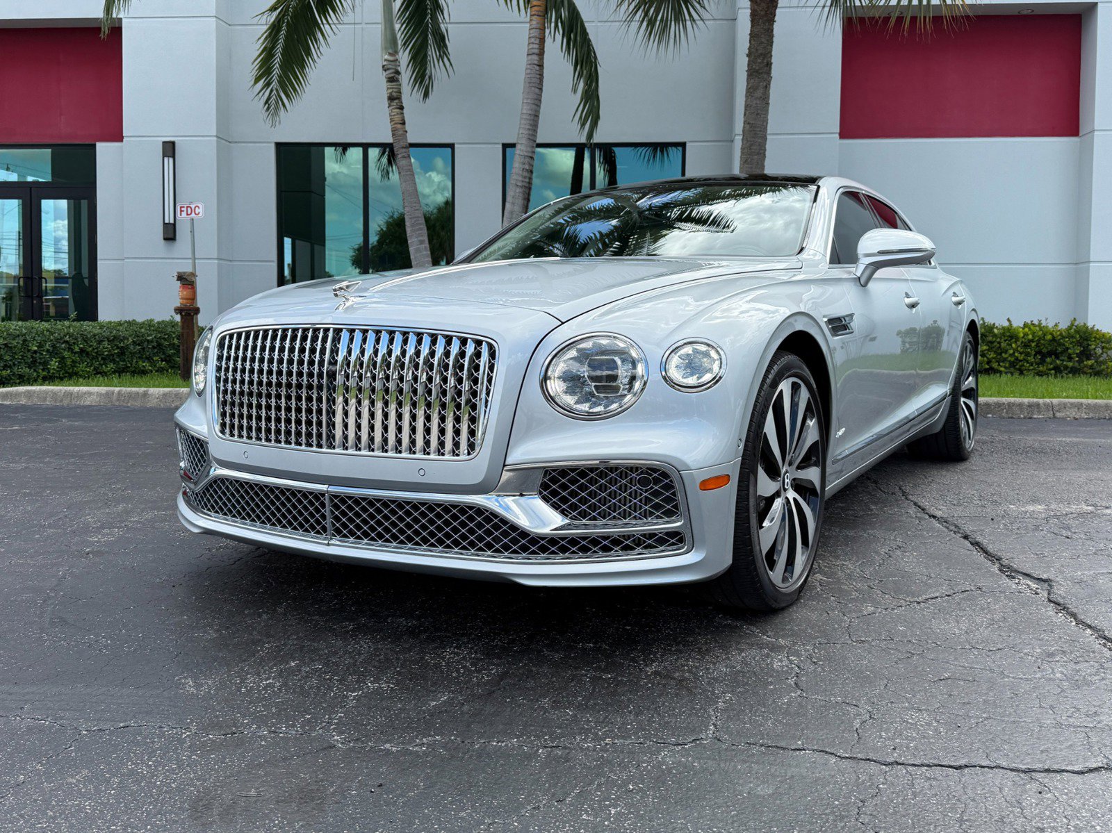 Used 2022 Bentley Flying Spur W12 image 5