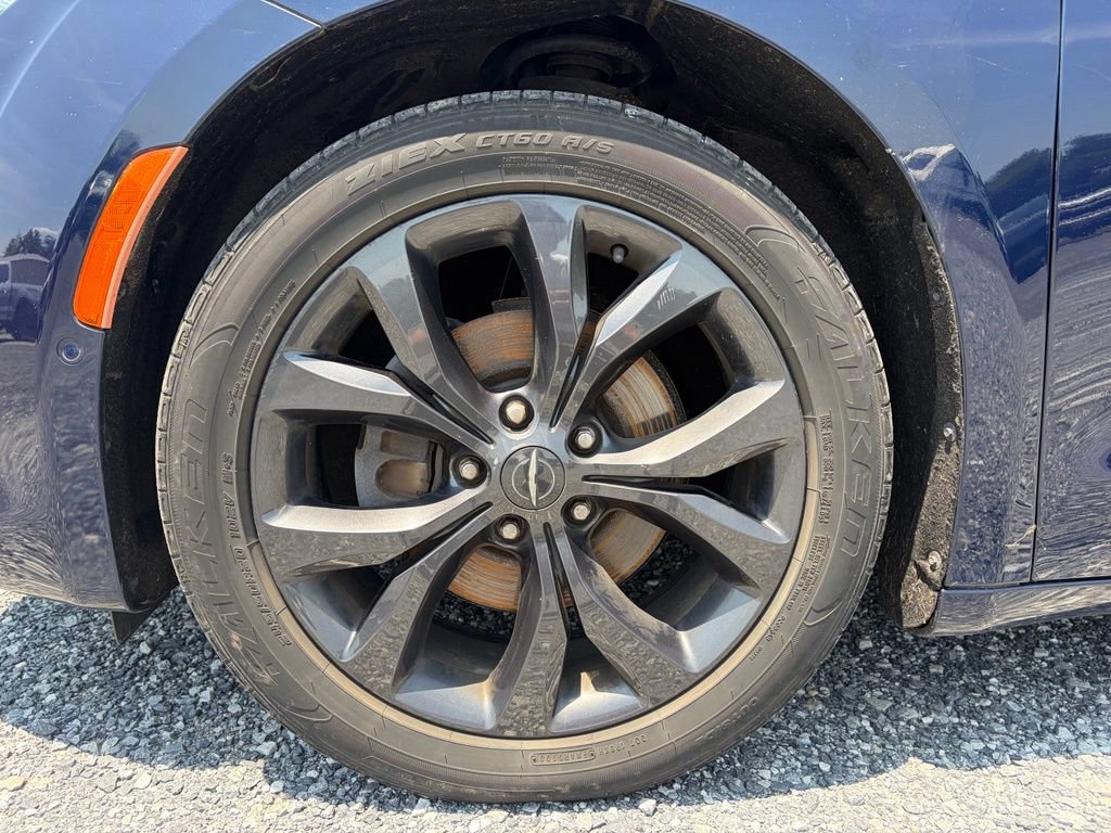 Used 2018 Chrysler Pacifica Touring-L Plus w/ Advanced Safetytec Group FWD image 6