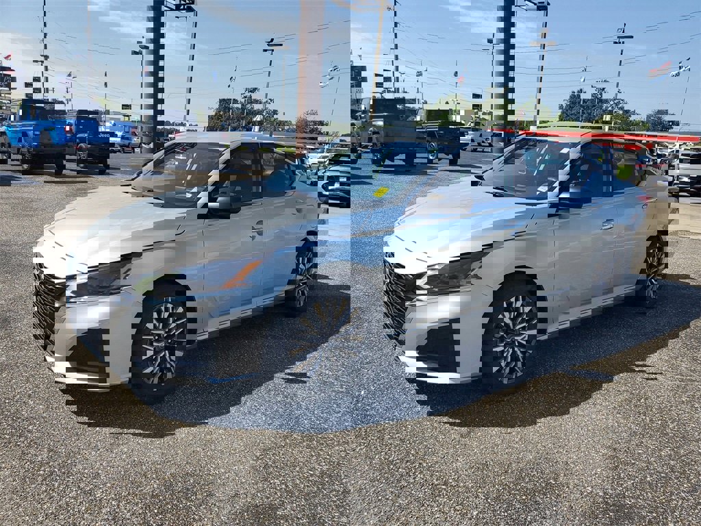 Used 2024 Nissan Altima 2.5 SV image 2