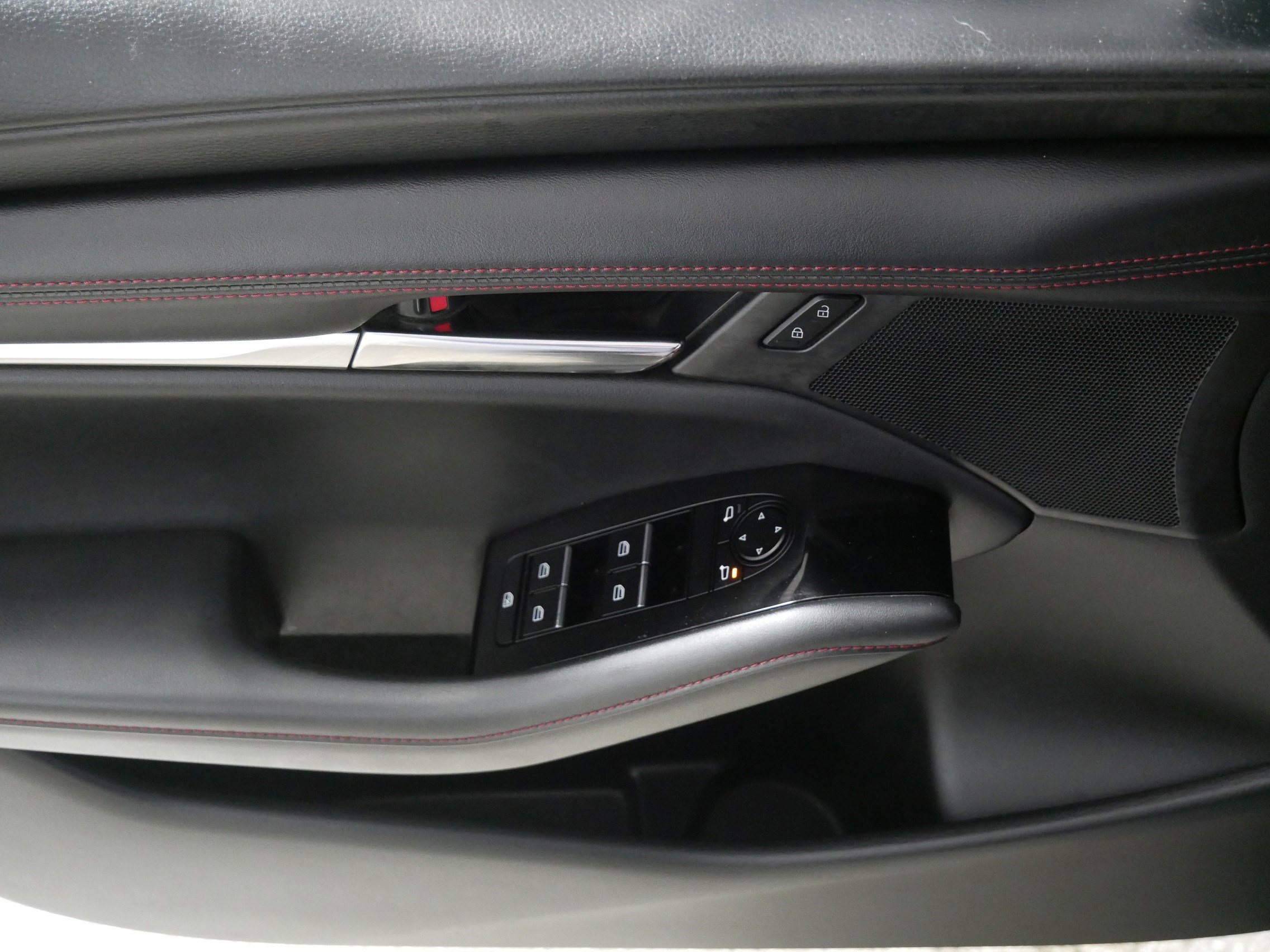 Used 2024 MAZDA MAZDA3 s image 19