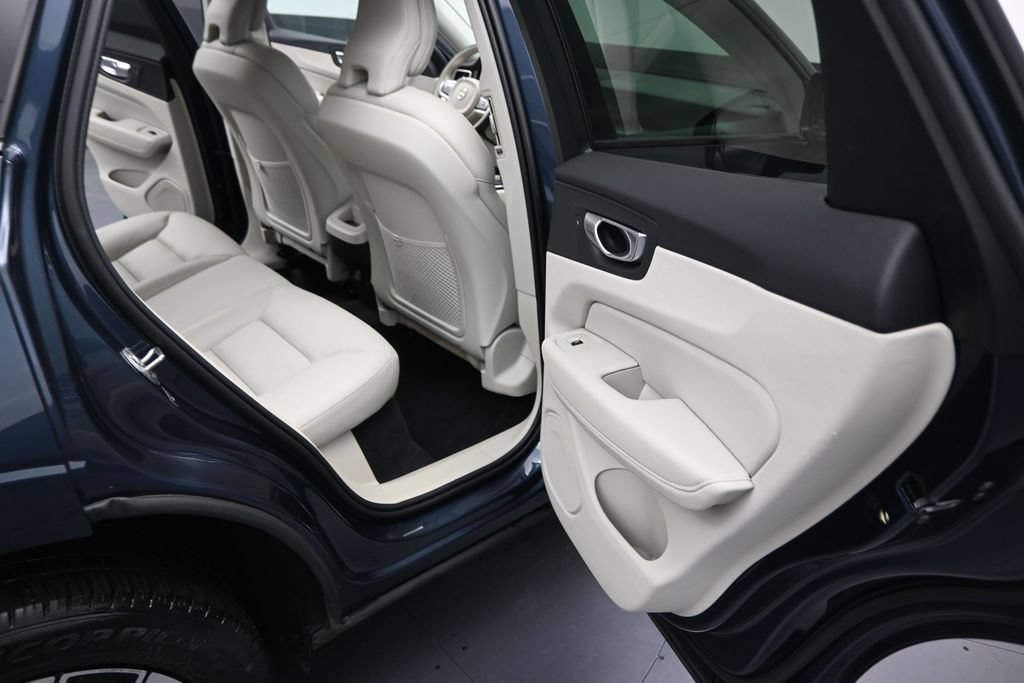 Certified 2024 Volvo XC60 B5 Core AWD/4WD image 14