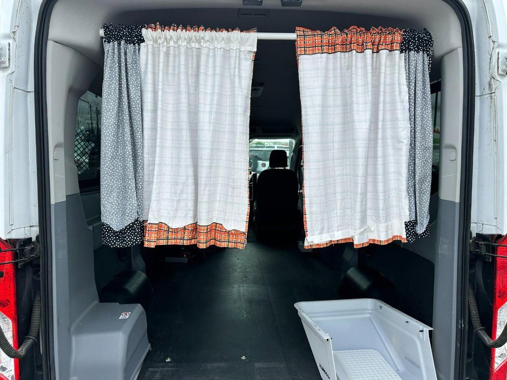 Used 2015 Ford Transit 150 XLT image 5