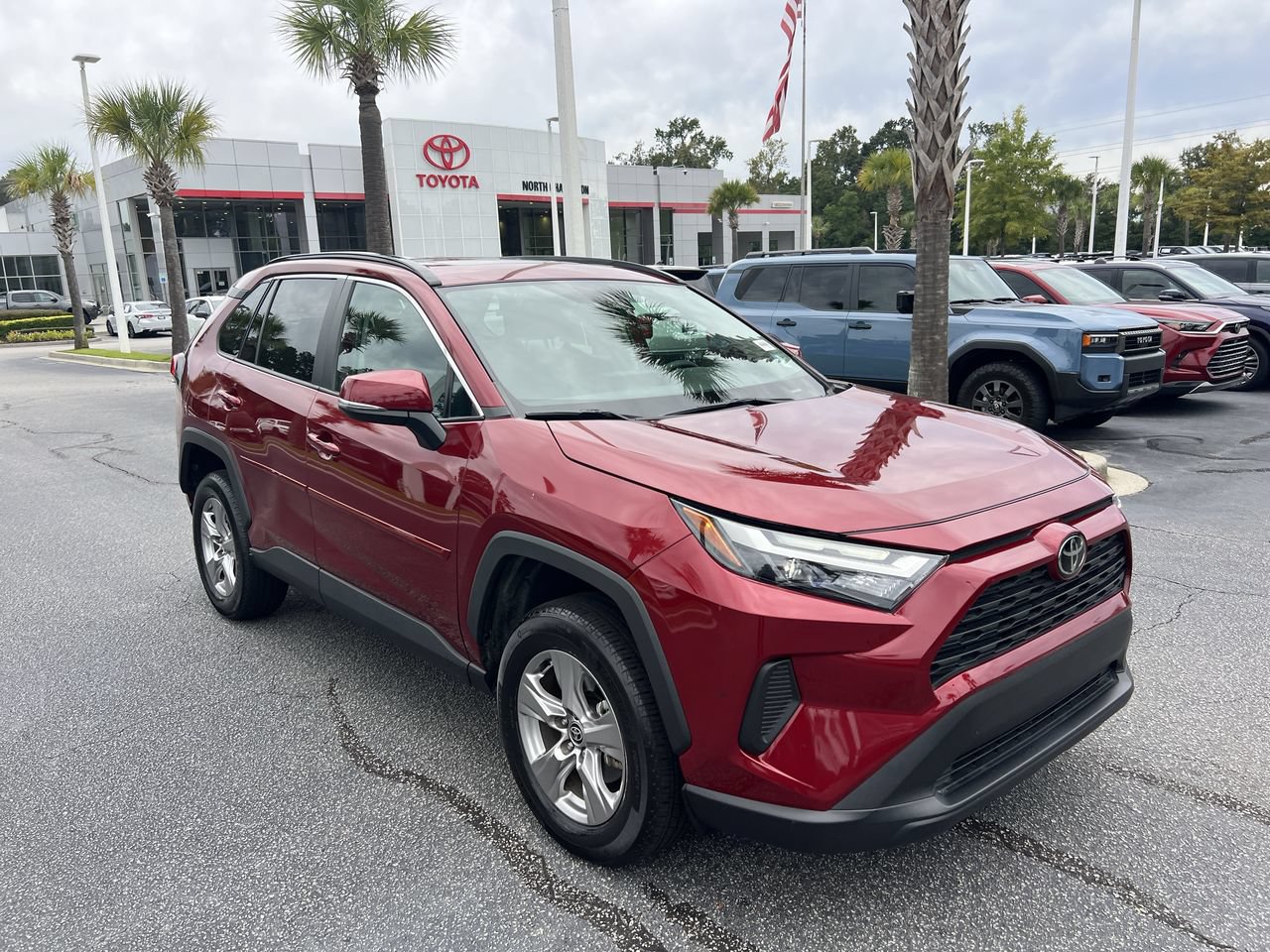 Used 2023 Toyota RAV4 XLE w/ Convenience Package FWD image 2