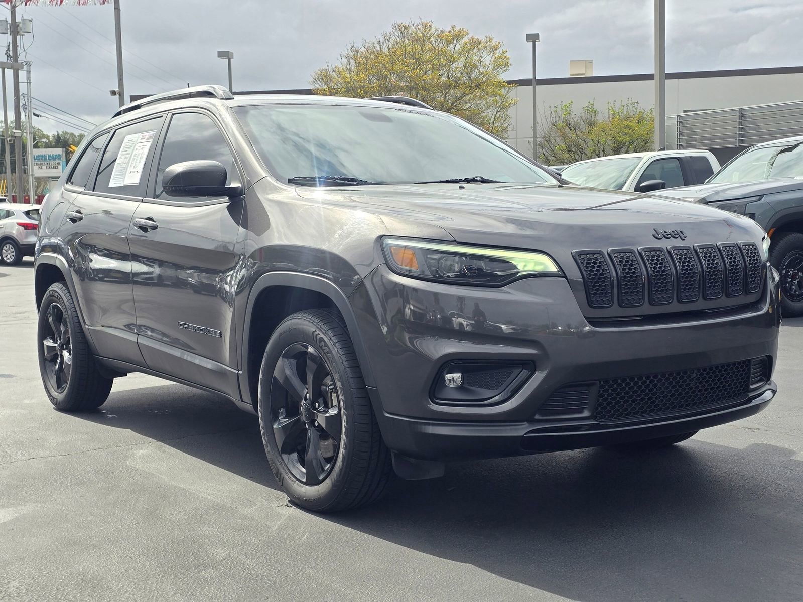 Used 2019 Jeep Cherokee Latitude Plus AWD/4WD image 7