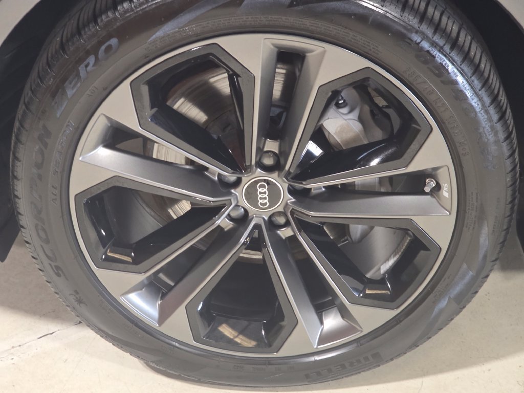 Certified 2025 Audi Q7 3.0T Prestige w/ Prestige Package AWD/4WD image 7