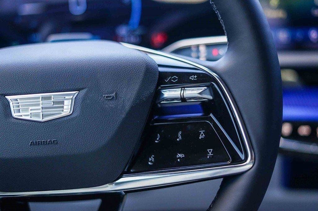 New 2026 Cadillac Optiq Sport 1 image 27