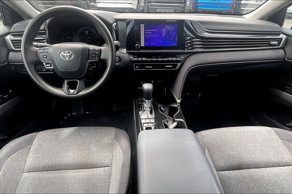 Used 2025 Toyota Camry LE FWD image 13