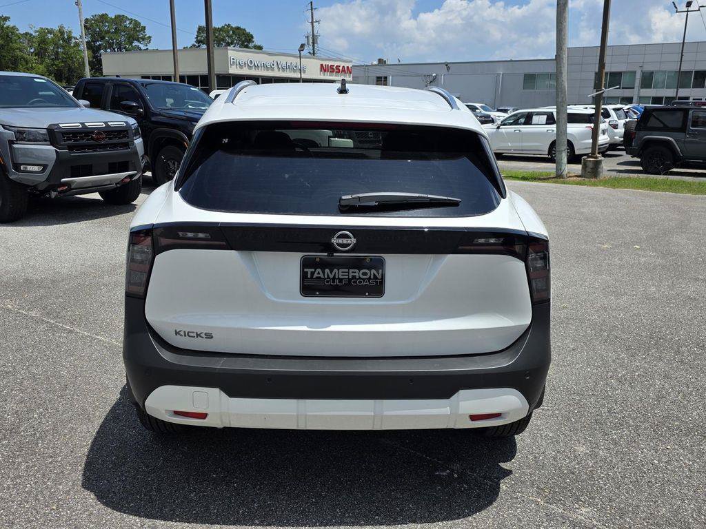 Used 2026 Nissan Kicks SV FWD image 3