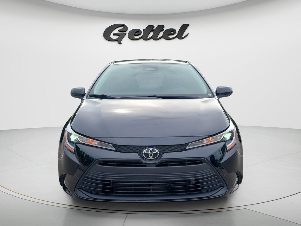 Used 2023 Toyota Corolla LE FWD image 2