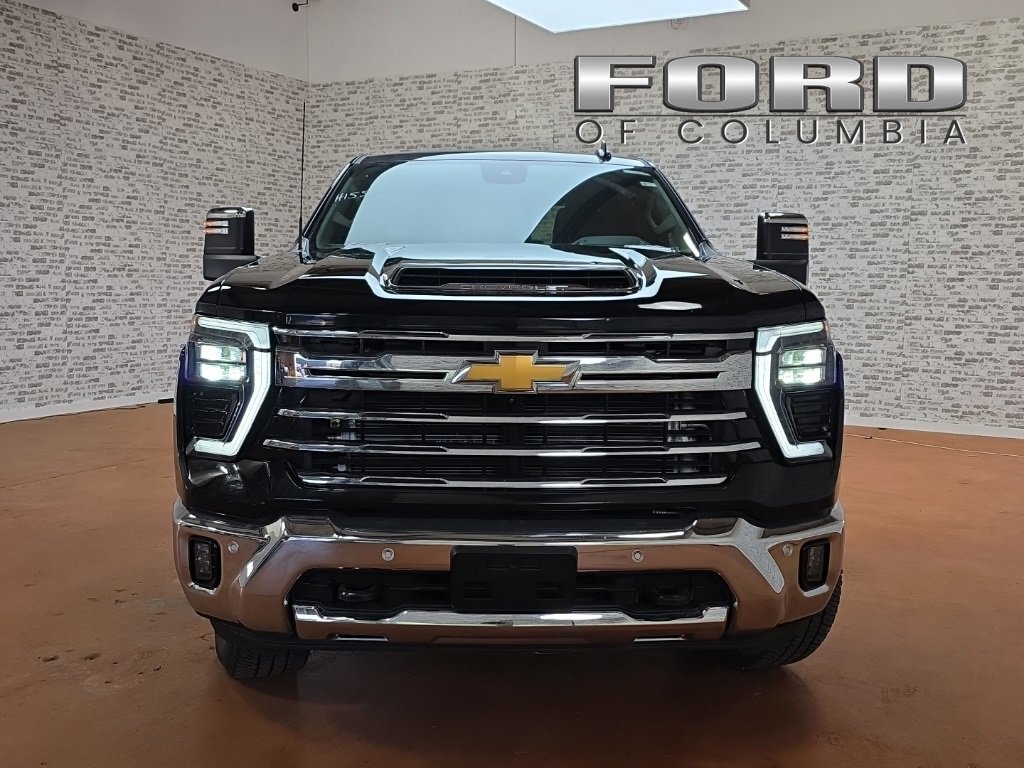 Used 2024 Chevrolet Silverado 3500 LTZ w/ LTZ Convenience Package image 3