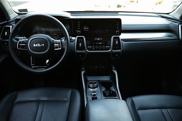 Used 2023 Kia Sorento EX image 25