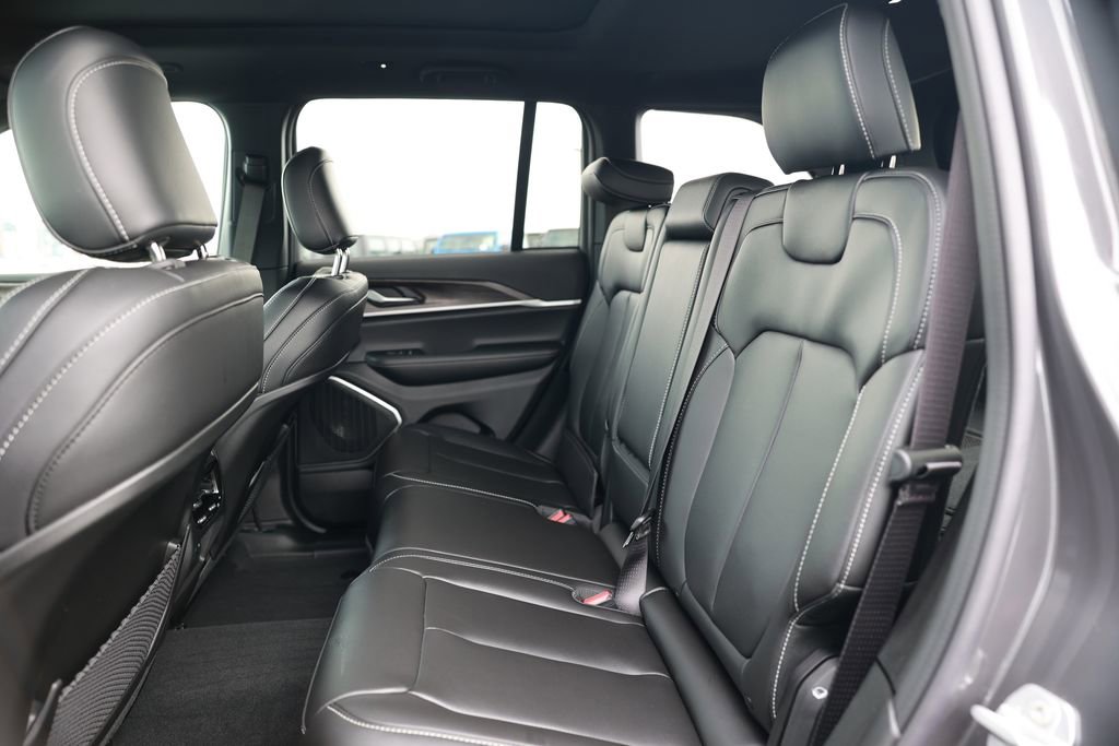 New 2026 Jeep Grand Cherokee Limited w/ MOPAR Finishing Package image 30