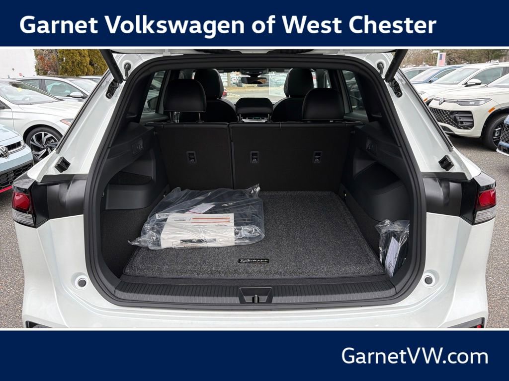 New 2026 Volkswagen Tiguan SE R-Line FWD image 17