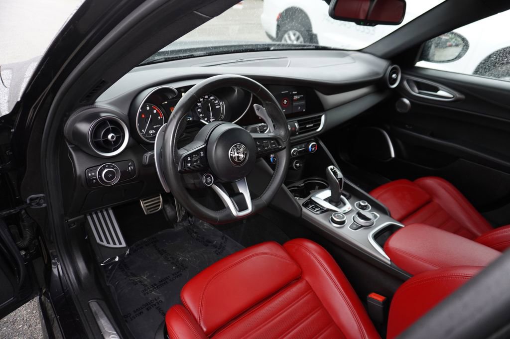 Used 2022 Alfa Romeo Giulia Veloce AWD/4WD image 25