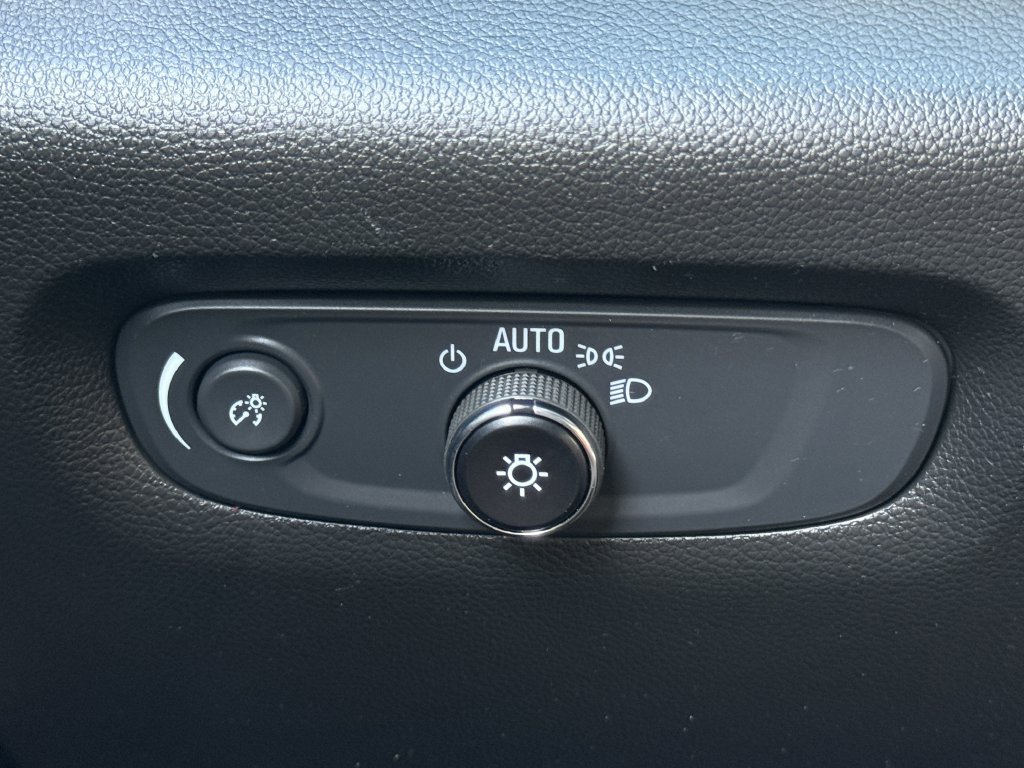 Used 2023 Chevrolet Traverse LS FWD image 22