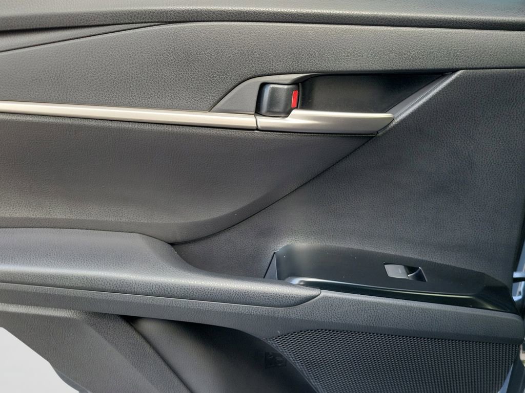 Used 2025 Toyota Camry SE image 13