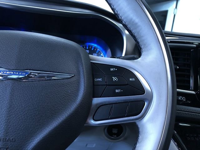 Used 2018 Chrysler Pacifica Limited w/ Tire & Wheel Group FWD image 28