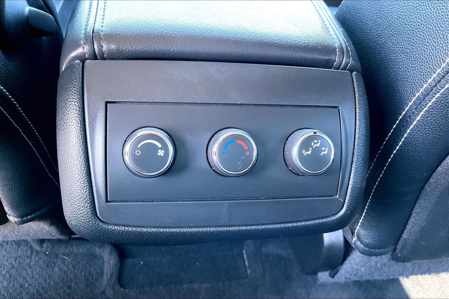 Used 2016 GMC Acadia SLE FWD image 30