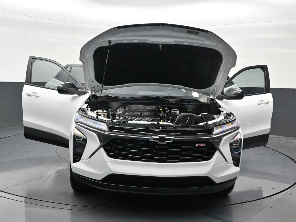 Used 2025 Chevrolet Trax RS w/ Sunroof Package FWD image 39