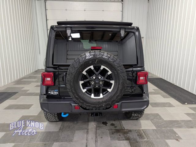 Used 2025 Jeep Wrangler Unlimited Rubicon 4xe w/ Convenience Group AWD/4WD image 3