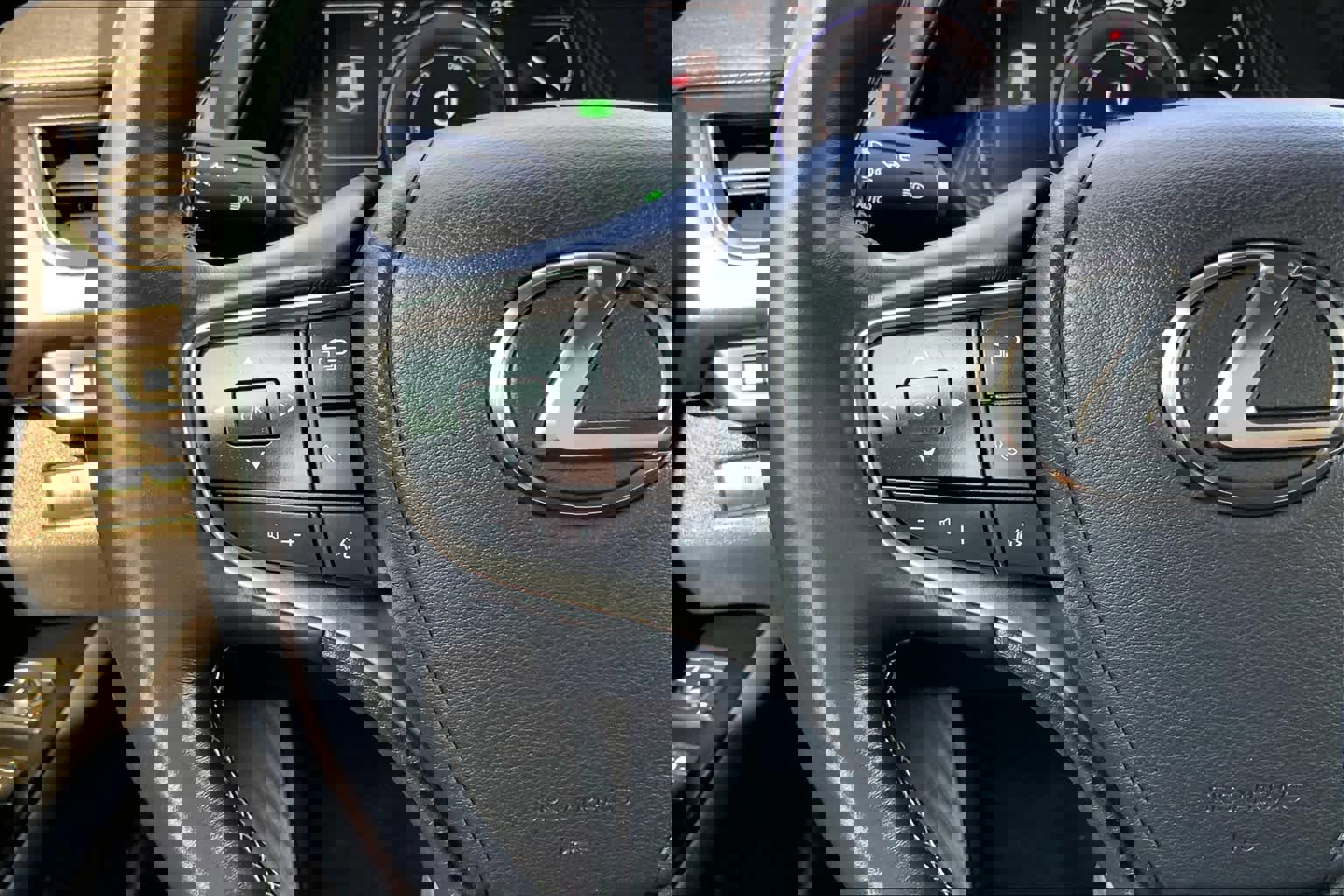 Used 2019 Lexus UX 250h w/ Premium Package image 24