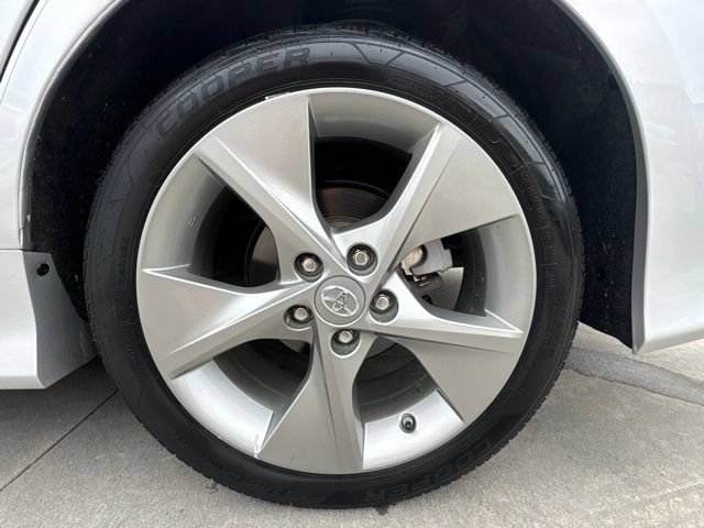 Used 2013 Toyota Camry SE w/ Leather Pkg FWD image 9