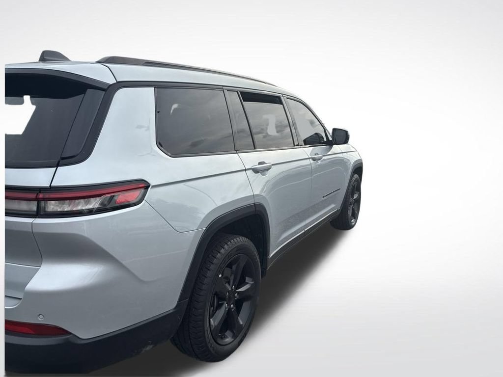 Used 2021 Jeep Grand Cherokee L Laredo RWD image 2