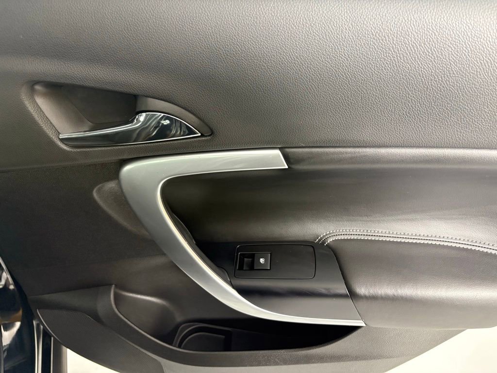 Used 2017 Buick Regal Sport Touring image 15