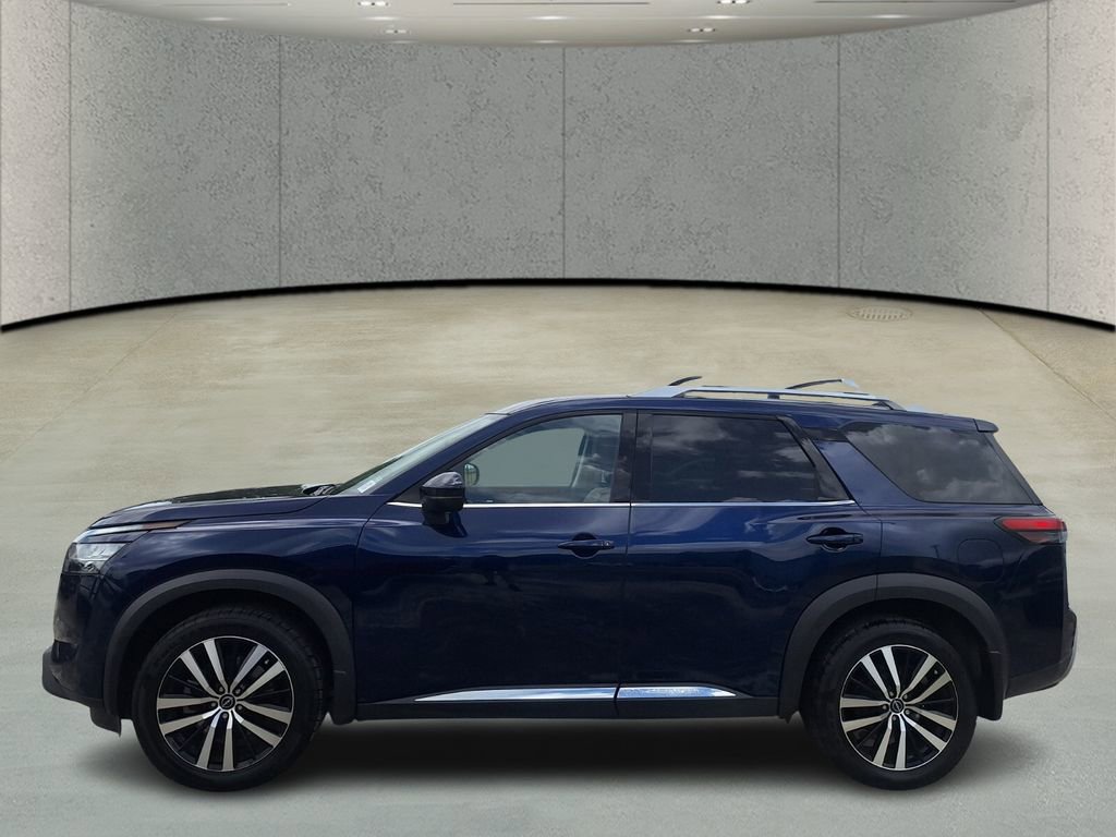 Used 2024 Nissan Pathfinder Platinum FWD image 2