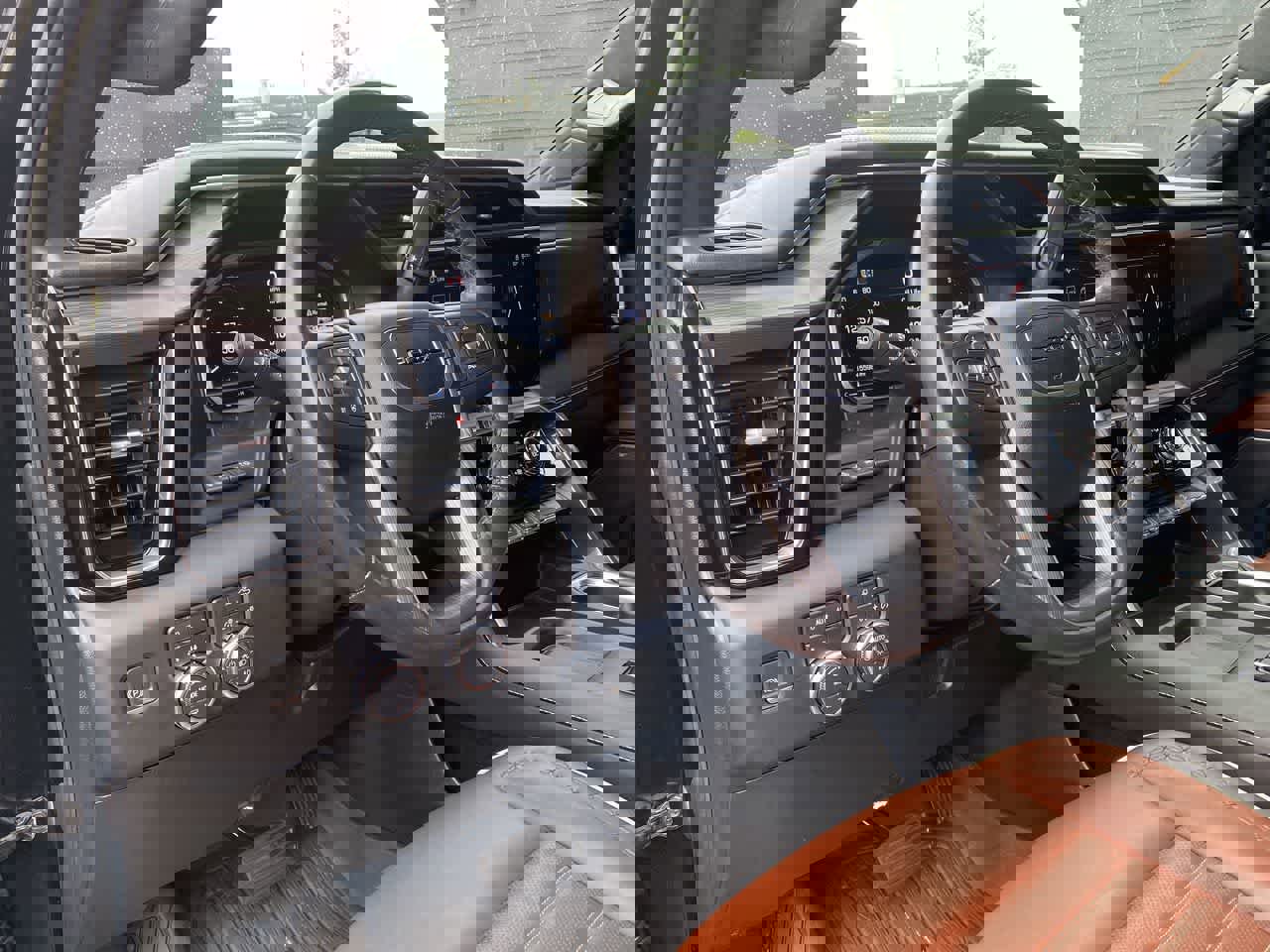 Used 2024 GMC Sierra 3500 Denali Ultimate AWD/4WD image 2