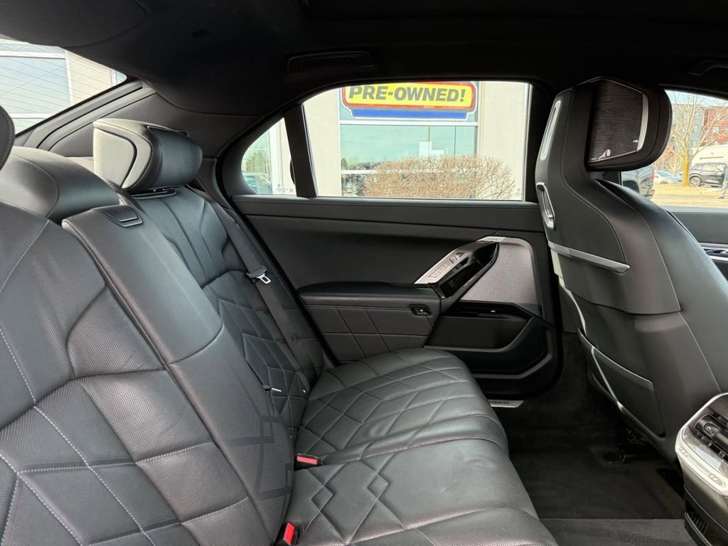 Used 2023 BMW 760i xDrive w/ Executive Package AWD/4WD image 10