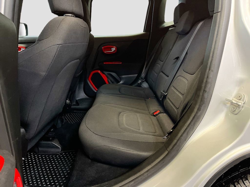 Used 2018 Jeep Renegade Latitude w/ Cold Weather Group image 22