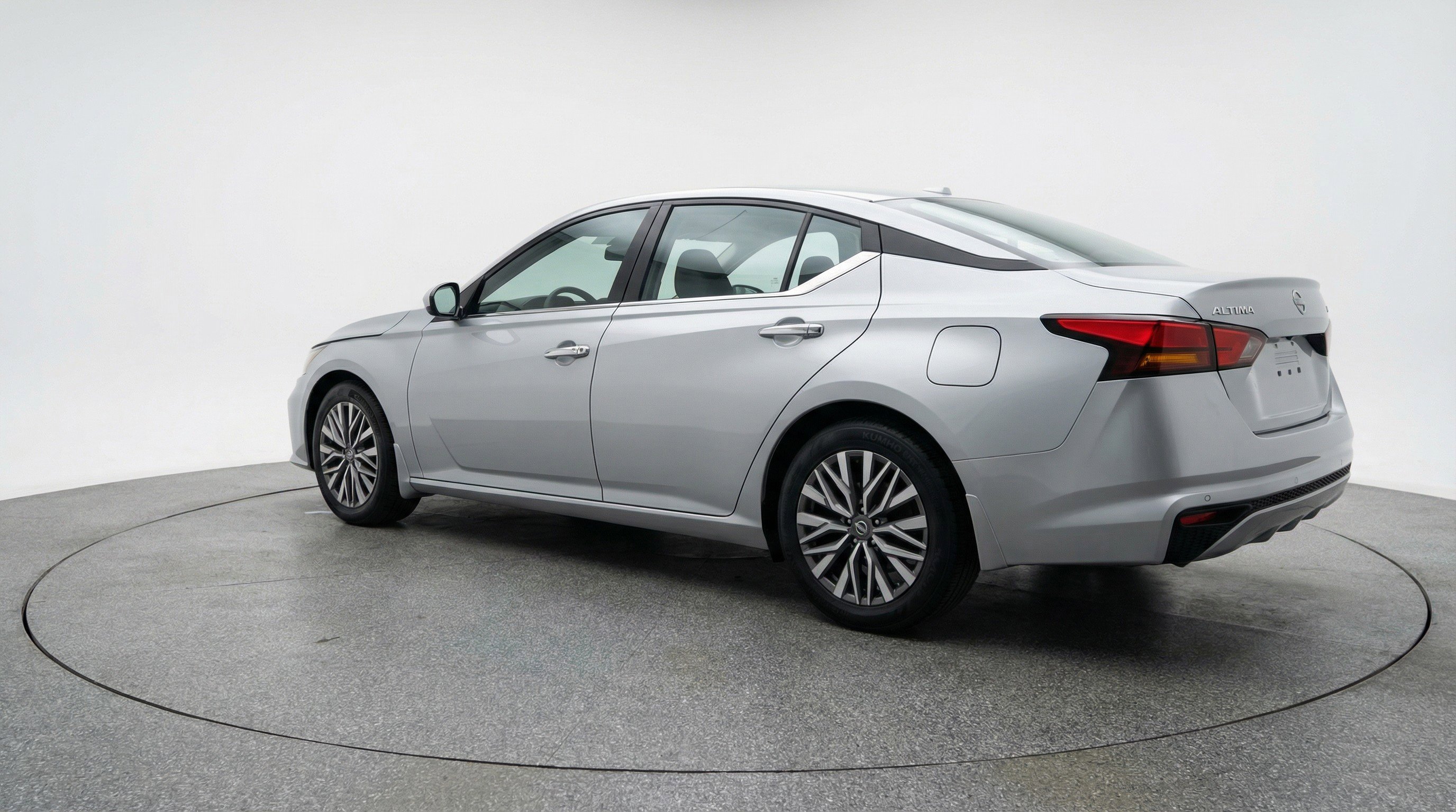 Used 2025 Nissan Altima 2.5 SV image 6