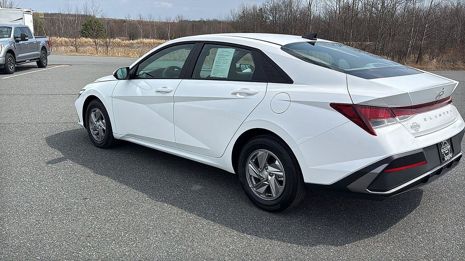 Used 2026 Hyundai Elantra SE FWD image 10