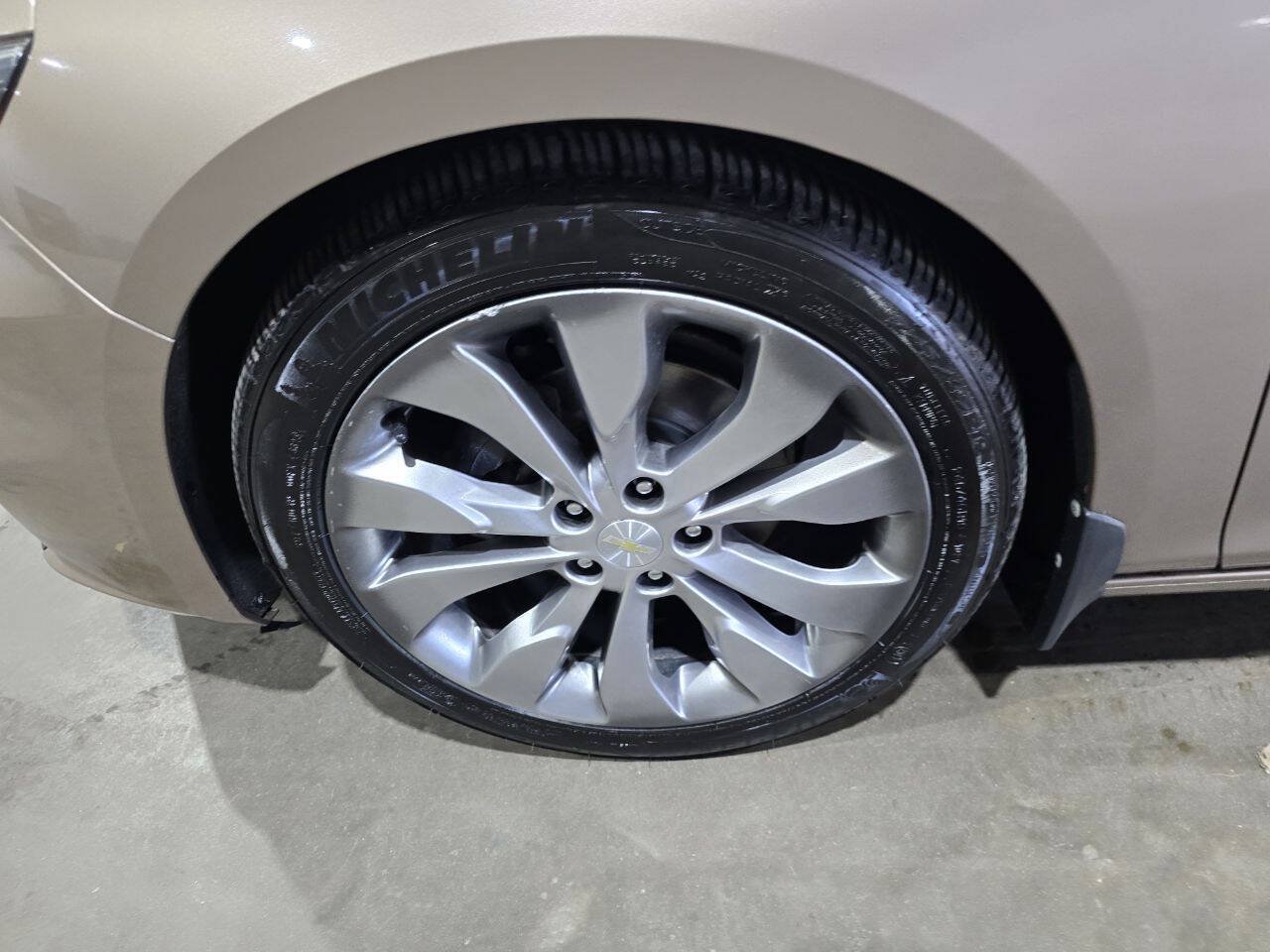 Used 2018 Chevrolet Malibu Premier w/ Premier Sun and Wheel Package FWD image 23