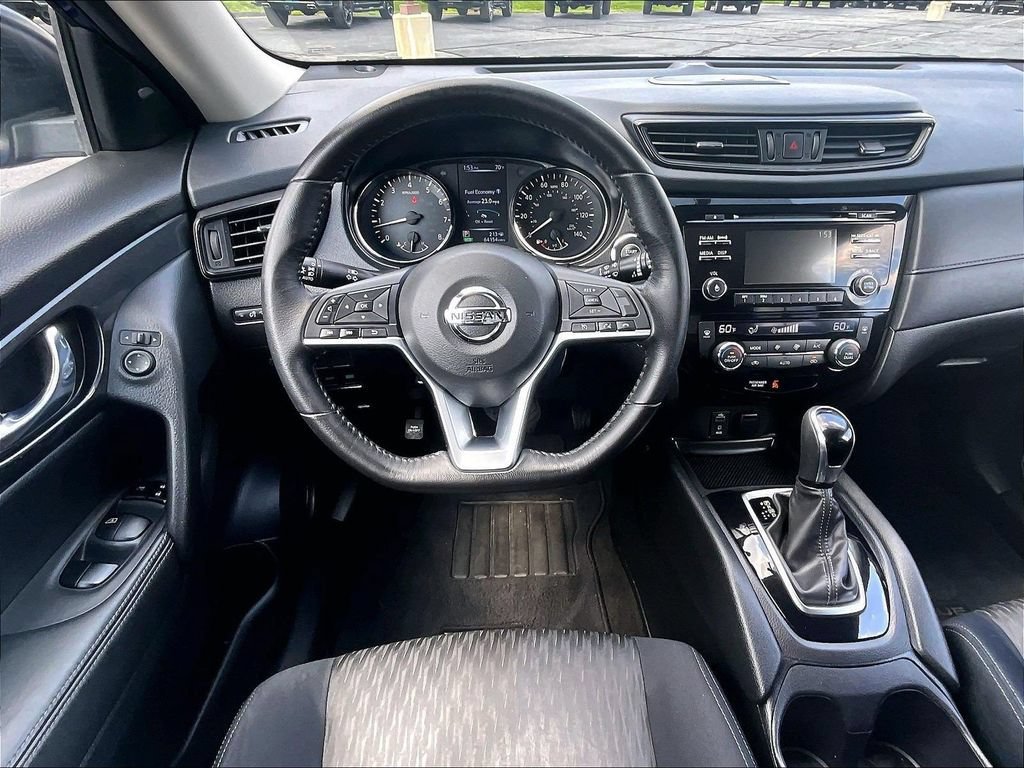 Used 2017 Nissan Rogue SV AWD/4WD image 16