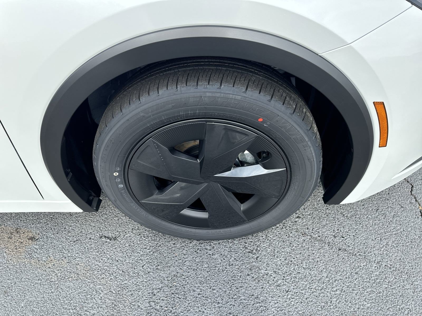 New 2024 Toyota Prius LE FWD image 10