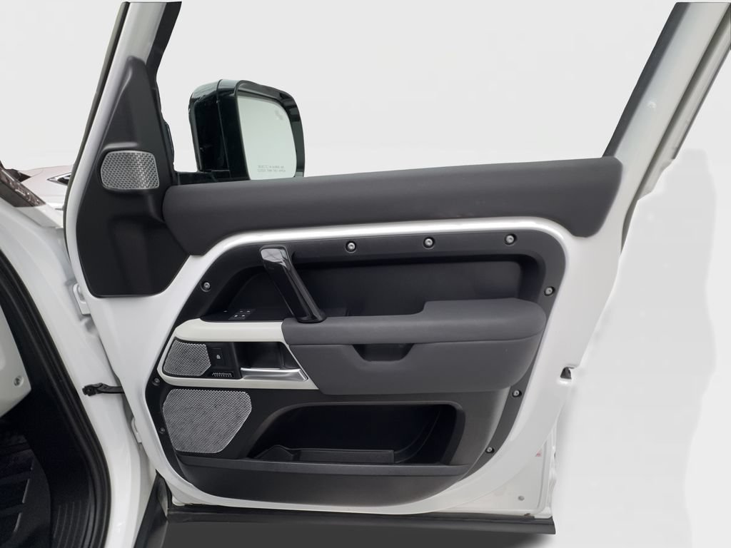 Used 2023 Land Rover Defender 130 SE AWD/4WD image 35