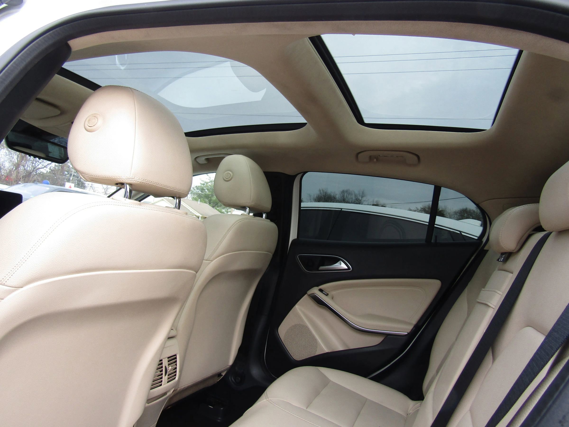 Used 2020 Mercedes-Benz GLA 250 4MATIC w/ Premium Package image 22