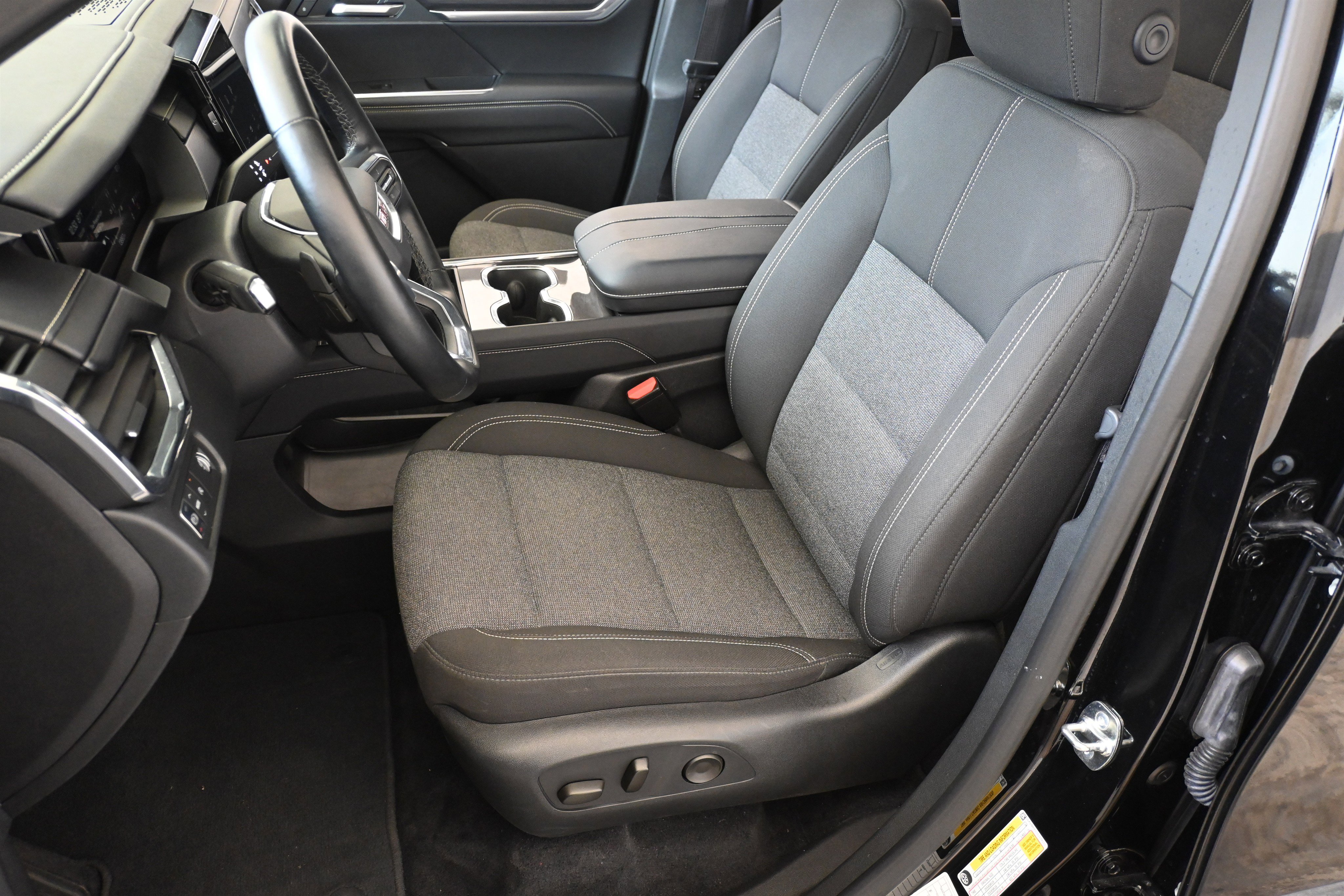 Used 2025 GMC Acadia Elevation image 16