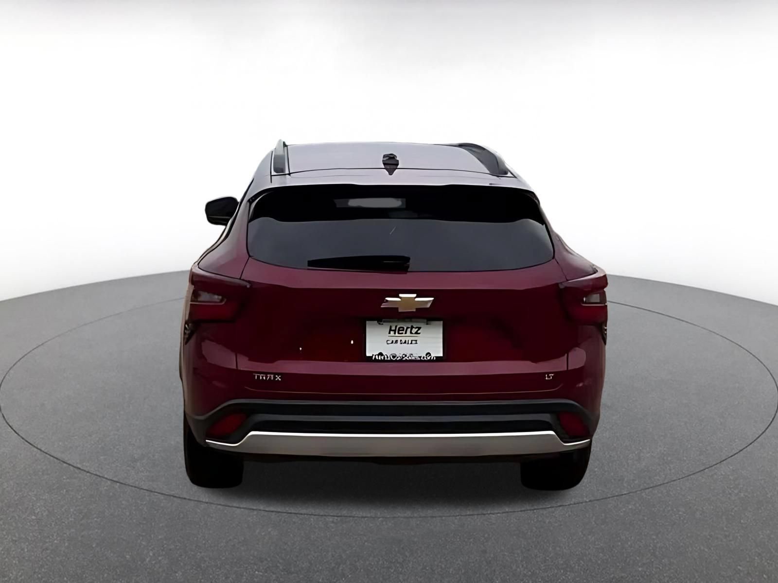 Used 2025 Chevrolet Trax LT FWD image 12