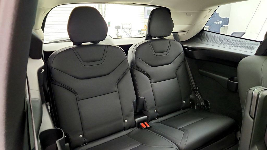 Used 2025 Volvo EX90 Ultra AWD/4WD image 23