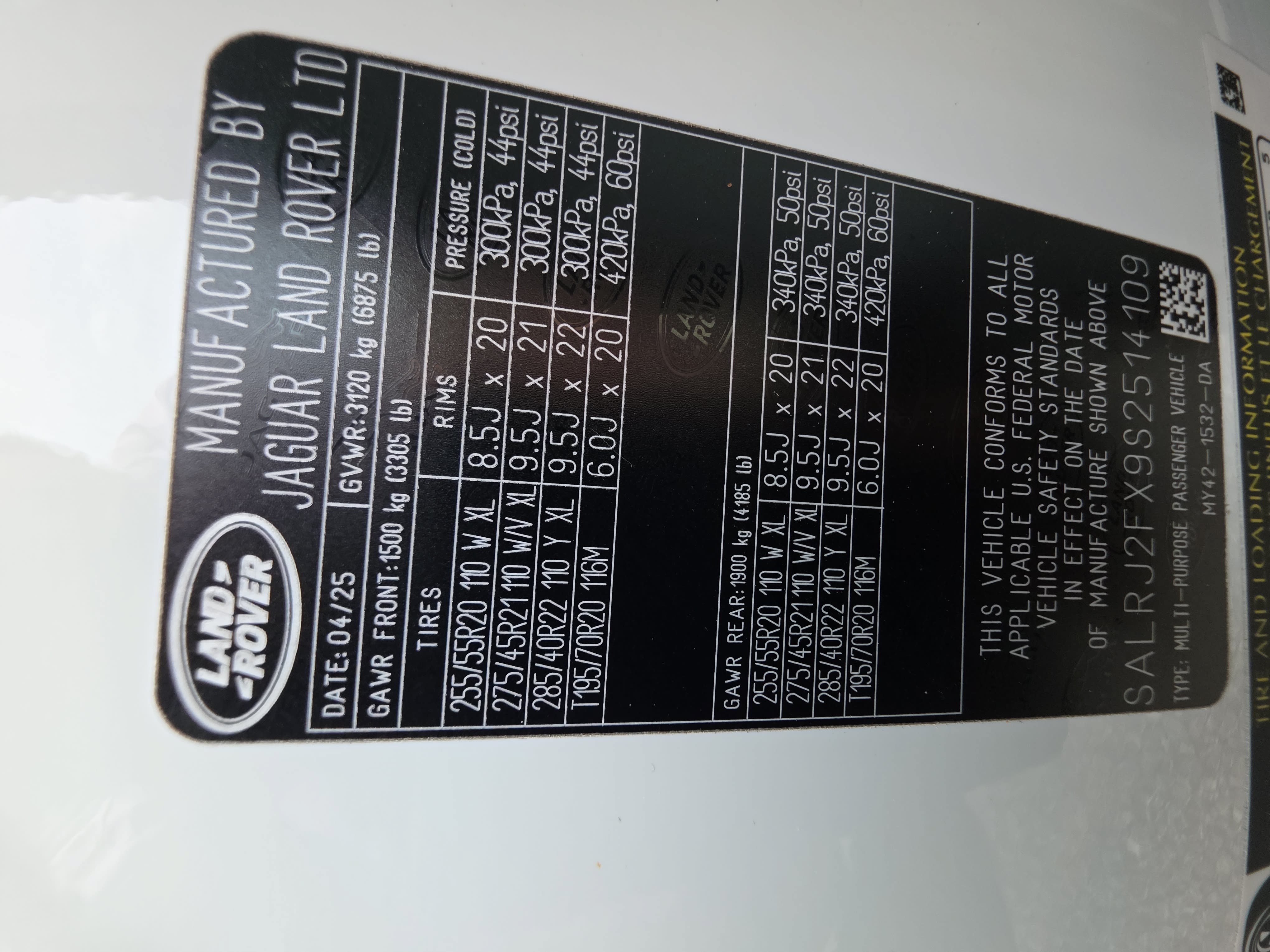 Certified 2025 Land Rover Discovery S AWD/4WD image 35