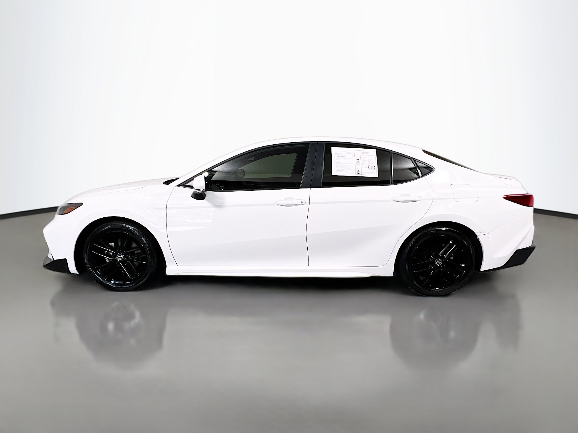 Used 2026 Toyota Camry SE FWD image 9