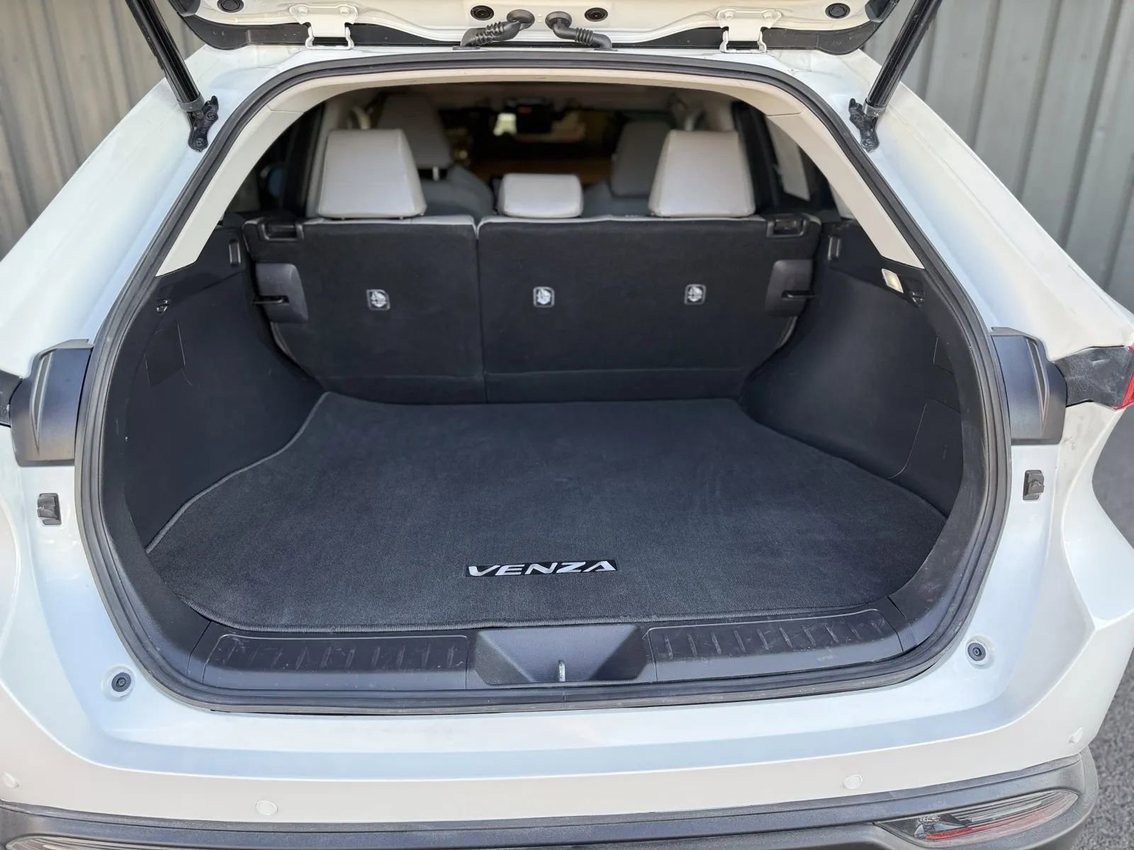 Used 2021 Toyota Venza Limited w/ Advanced Technology Package image 16