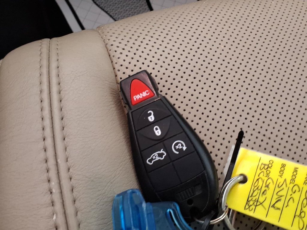 Used 2011 Jeep Grand Cherokee Limited w/ Trailer Tow Group IV AWD/4WD image 26