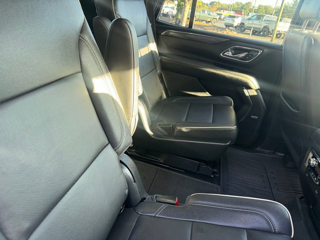 Used 2023 GMC Yukon SLT w/ SLT Premium Package image 13